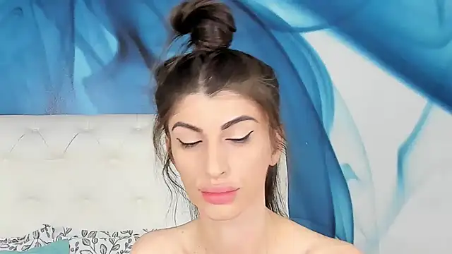 SkinnyDolly online show from 10/17/25, 02:15