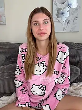 emma05 online show from 11/19/25, 07:41