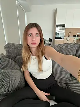 emma05 online show from 03/13/26, 06:51
