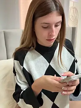 emma05 online show from 11/14/25, 07:12