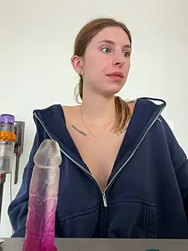 Snapshot of emma05 chatting on 02/10/26, 06:56 emma05 online show from 02/10/26, 06:56