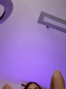 emma05 online show from 12/17/25, 07:30