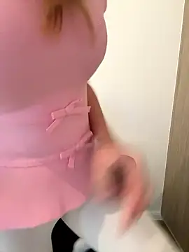 Snapshot of emma05 chatting on 01/12/26, 09:27 emma05 online show from 01/12/26, 09:27