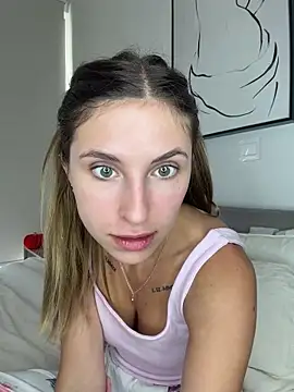 Snapshot of emma05 chatting on 06/15/26, 06:13 emma05 online show from 06/15/26, 06:13