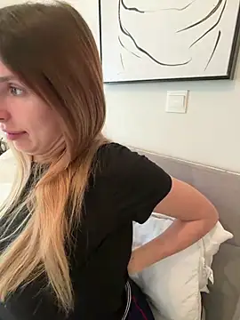 emma05 online show from 03/19/26, 07:19