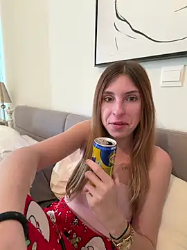 Snapshot of emma05 chatting on 02/25/26, 06:57 emma05 online show from 02/25/26, 06:57