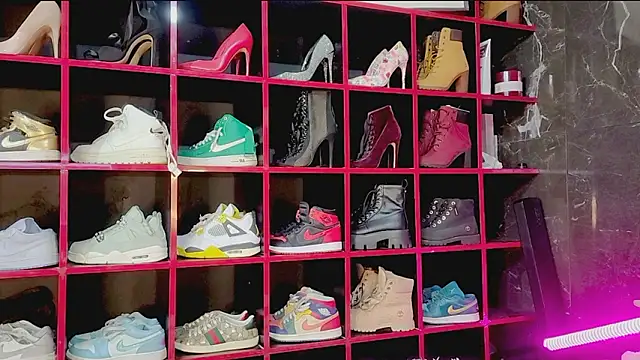 Indianbrownie online show from 03/18/26, 03:03