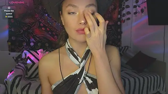 KellyFouler online show from 10/25/25, 02:28