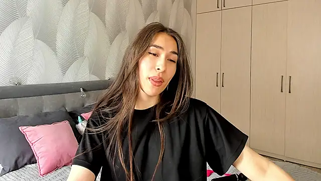 Bambiii bby online show from 03/04/25, 06:04