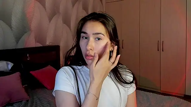 Snapshot of Bambiii_bby chatting on 12/22/25, 03:39 Bambiii bby online show from 12/22/25, 03:39