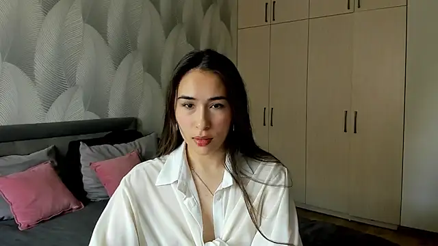 Snapshot of Bambiii_bby chatting on 06/17/26, 06:13 Bambiii bby online show from 06/17/26, 06:13
