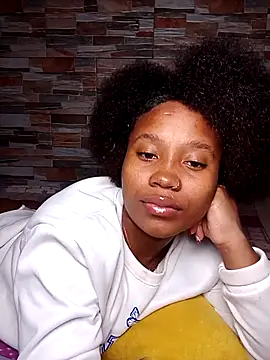 Abril Storm online show from 10/27/25, 06:47