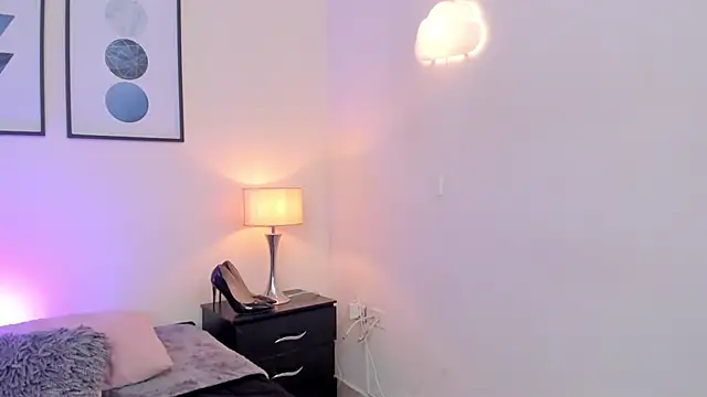 JulianaWaldo online show from 11/28/25, 03:23