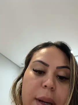 Snapshot of lariic chatting on 02/21/26, 04:14 lariic online show from 02/21/26, 04:14