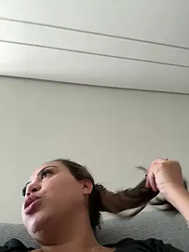 lariic online show from 03/06/26, 01:28