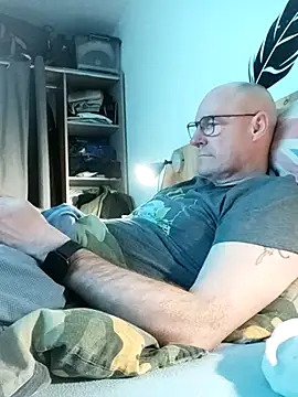 bogland33 online show from 03/18/26, 07:26