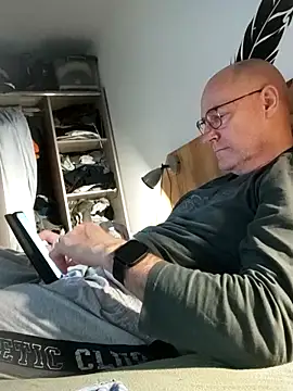 bogland33 online show from 04/06/26, 07:26