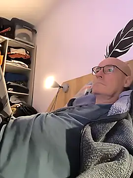 bogland33 online show from 11/17/25, 07:40