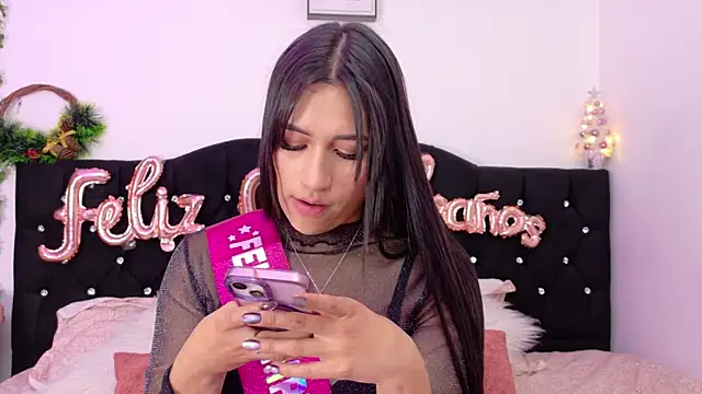 Sara Kurt online show from 12/04/25, 03:22