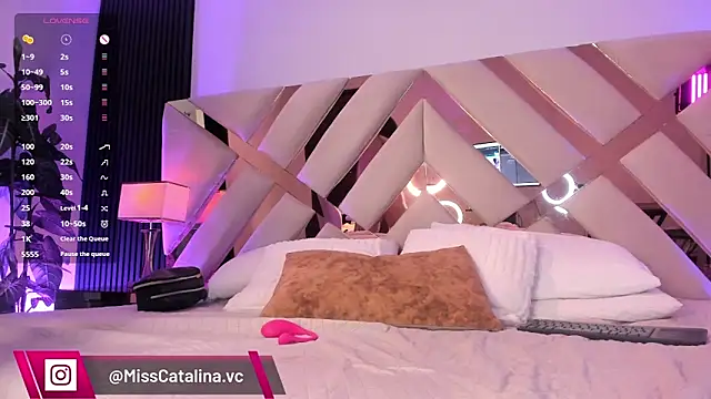 miss catalinaa online show from 06/01/26, 12:49