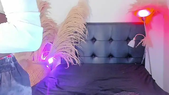 alejandrasxx online show from 03/18/25, 08:16