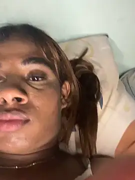 alejandrasxx online show from 10/15/25, 03:49