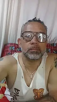 Snapshot of sthefania1710 chatting on 06/20/26, 01:27 sthefania1710 online show from 06/20/26, 01:27