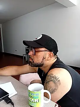 sthefania1710 online show from 10/24/25, 03:00