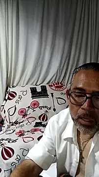 sthefania1710 online show from 04/05/26, 02:51