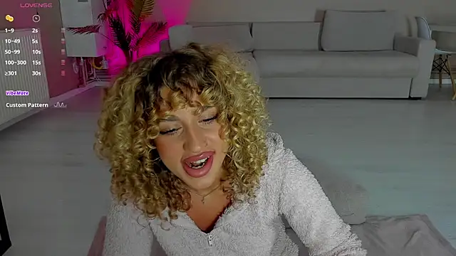 CurlyAnt0 online show from 10/27/25, 11:49