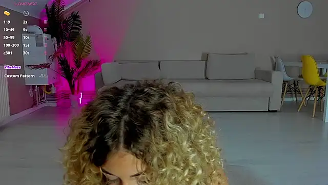 CurlyAnt0 online show from 11/06/25, 07:56