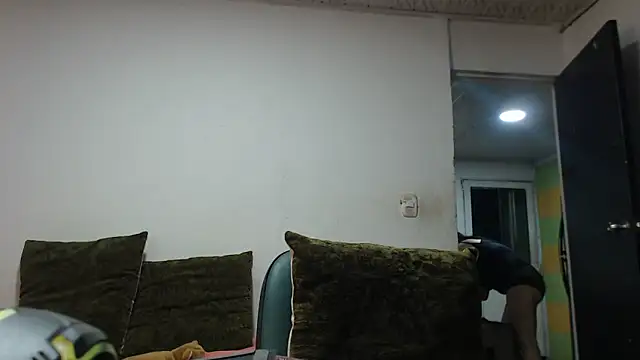 Snapshot of carolina_linarez69 chatting on 04/29/26, 12:15 carolina linarez69 online show from 04/29/26, 12:15