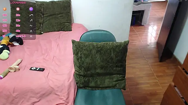 carolina linarez69 online show from 02/15/26, 07:24