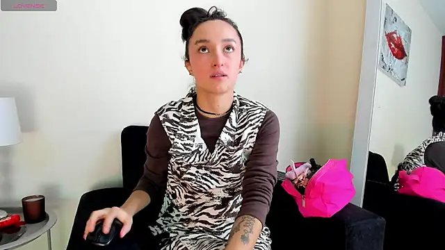 its  angelica  online show from 04/11/26, 06:33