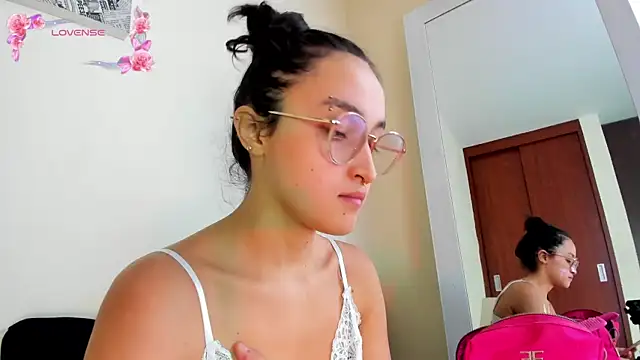 its  angelica  online show from 04/04/26, 06:47