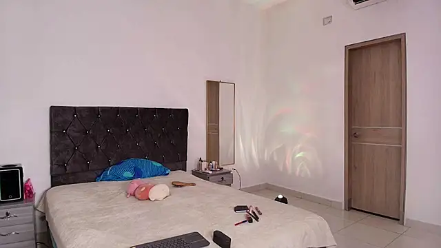 AuroraFiore online show from 10/04/25, 02:35