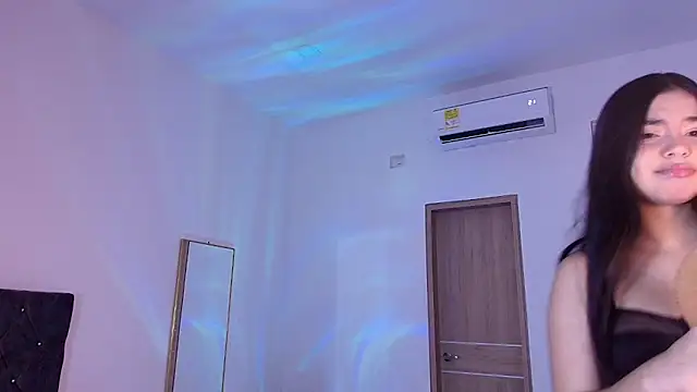 AuroraFiore online show from 10/24/25, 01:59