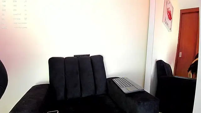 Snapshot of victoria__lace_ chatting on 02/10/25, 12:30 victoria lace online show from 02/10/25, 12:30