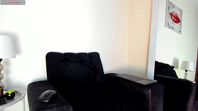 victoria  lace  online show from 04/08/26, 12:45