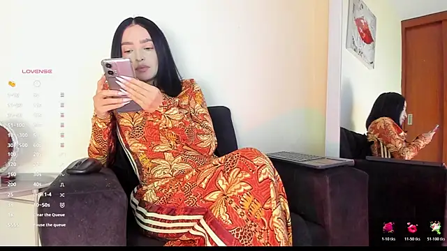 victoria  lace  online show from 10/31/25, 09:00