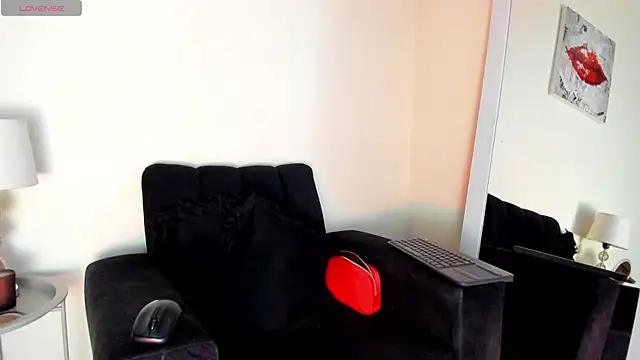 victoria  lace  online show from 04/10/26, 12:50