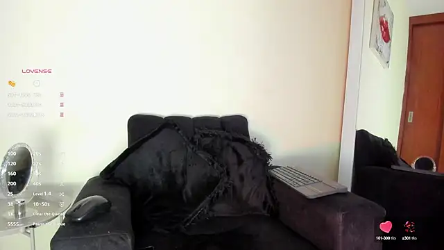 Snapshot of victoria__lace_ chatting on 09/18/25, 12:24 victoria lace online show from 09/18/25, 12:24
