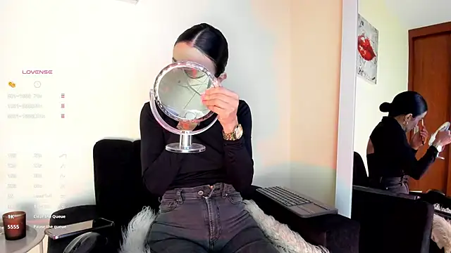 victoria  lace  online show from 12/20/25, 02:58