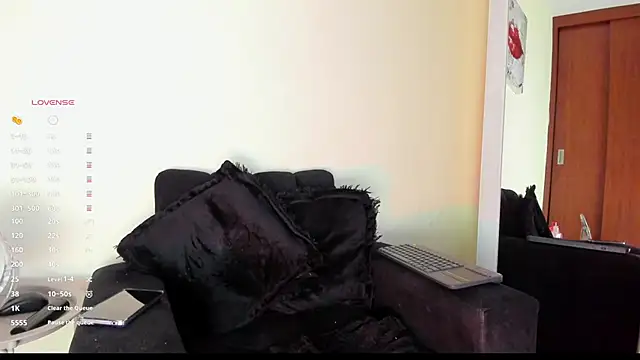 Snapshot of victoria__lace_ chatting on 10/15/25, 02:10 victoria lace online show from 10/15/25, 02:10