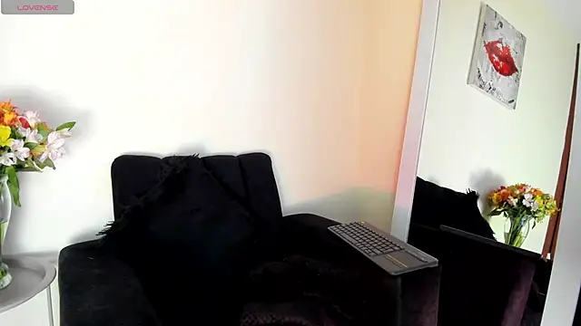 victoria  lace  online show from 04/16/26, 01:17