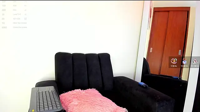 Snapshot of victoria__lace_ chatting on 03/01/25, 12:28 victoria lace online show from 03/01/25, 12:28