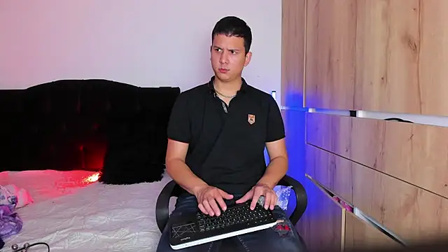 ANDREZALVAREZ online show from 11/01/25, 02:07