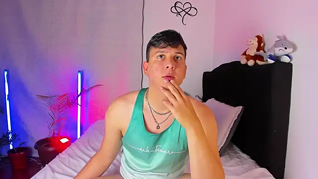 ANDREZALVAREZ online show from 04/10/26, 05:42