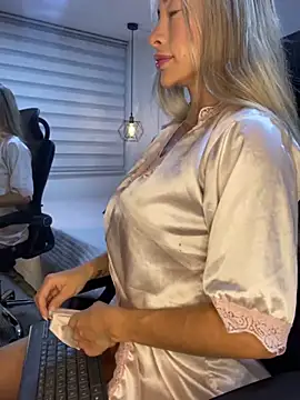 Anna quinn online show from 02/04/25, 12:44