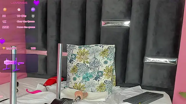 Snapshot of kinky_polar chatting on 02/08/25, 05:29 kinky polar online show from 02/08/25, 05:29